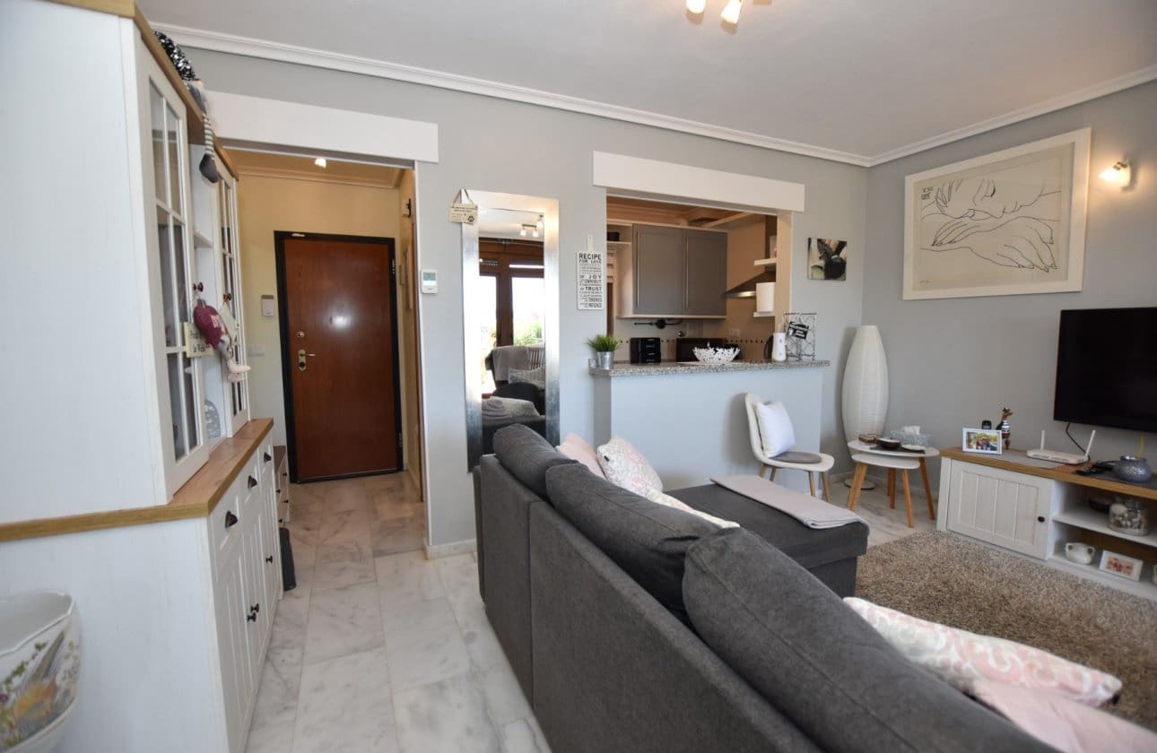 2 bedroom Apartment for sale in Algorfa with pool - € 210,000 (Ref: 9861347)