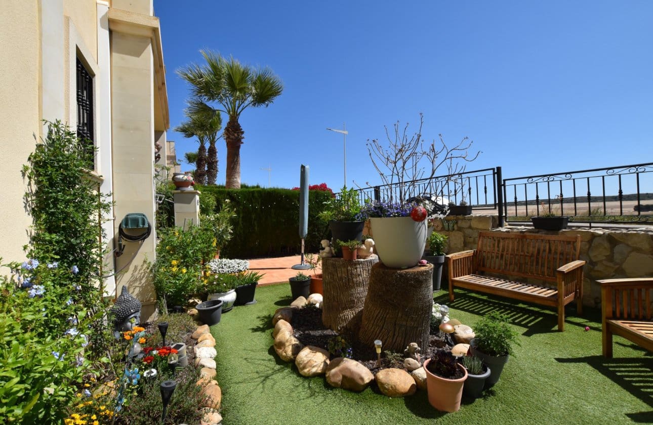 2 bedroom Apartment for sale in Algorfa with pool - € 210,000 (Ref: 9861347)
