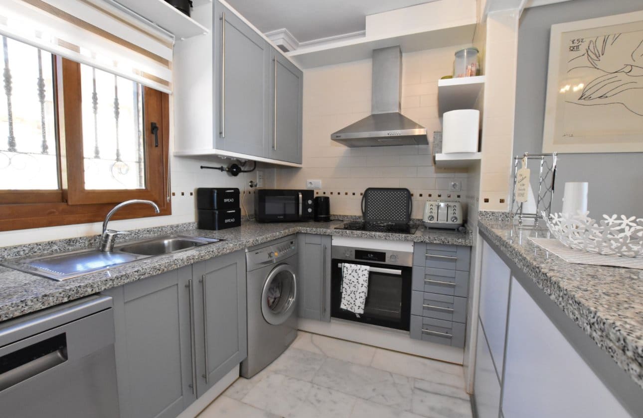 2 bedroom Apartment for sale in Algorfa with pool - € 210,000 (Ref: 9861347)