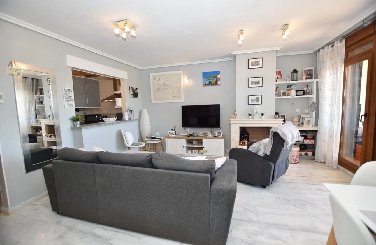 2 bedroom Apartment for sale in Algorfa with pool - € 210,000 (Ref: 9861347)