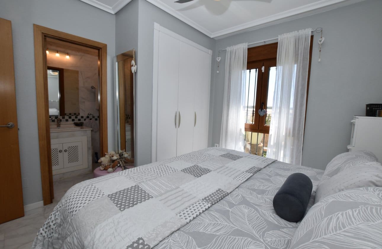 2 bedroom Apartment for sale in Algorfa with pool - € 210,000 (Ref: 9861347)
