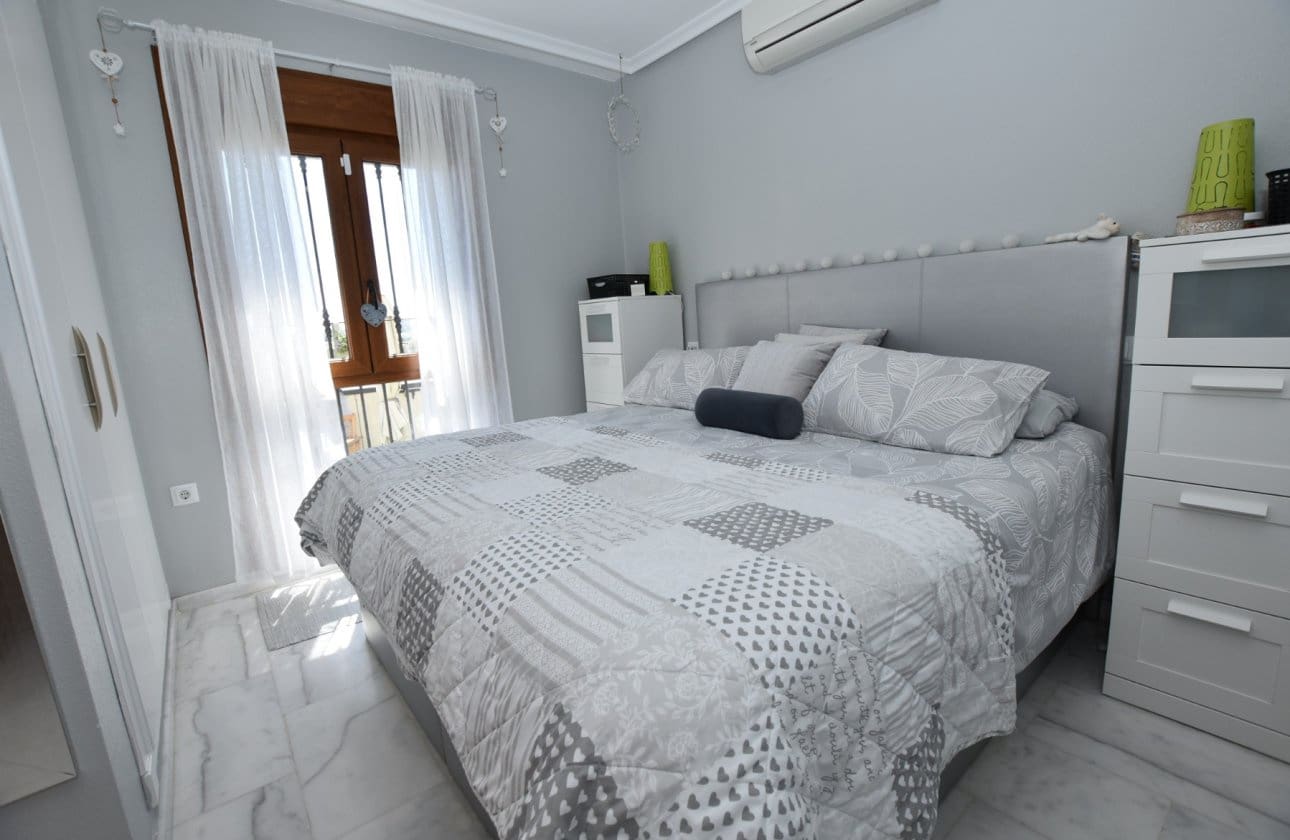 2 bedroom Apartment for sale in Algorfa with pool - € 210,000 (Ref: 9861347)