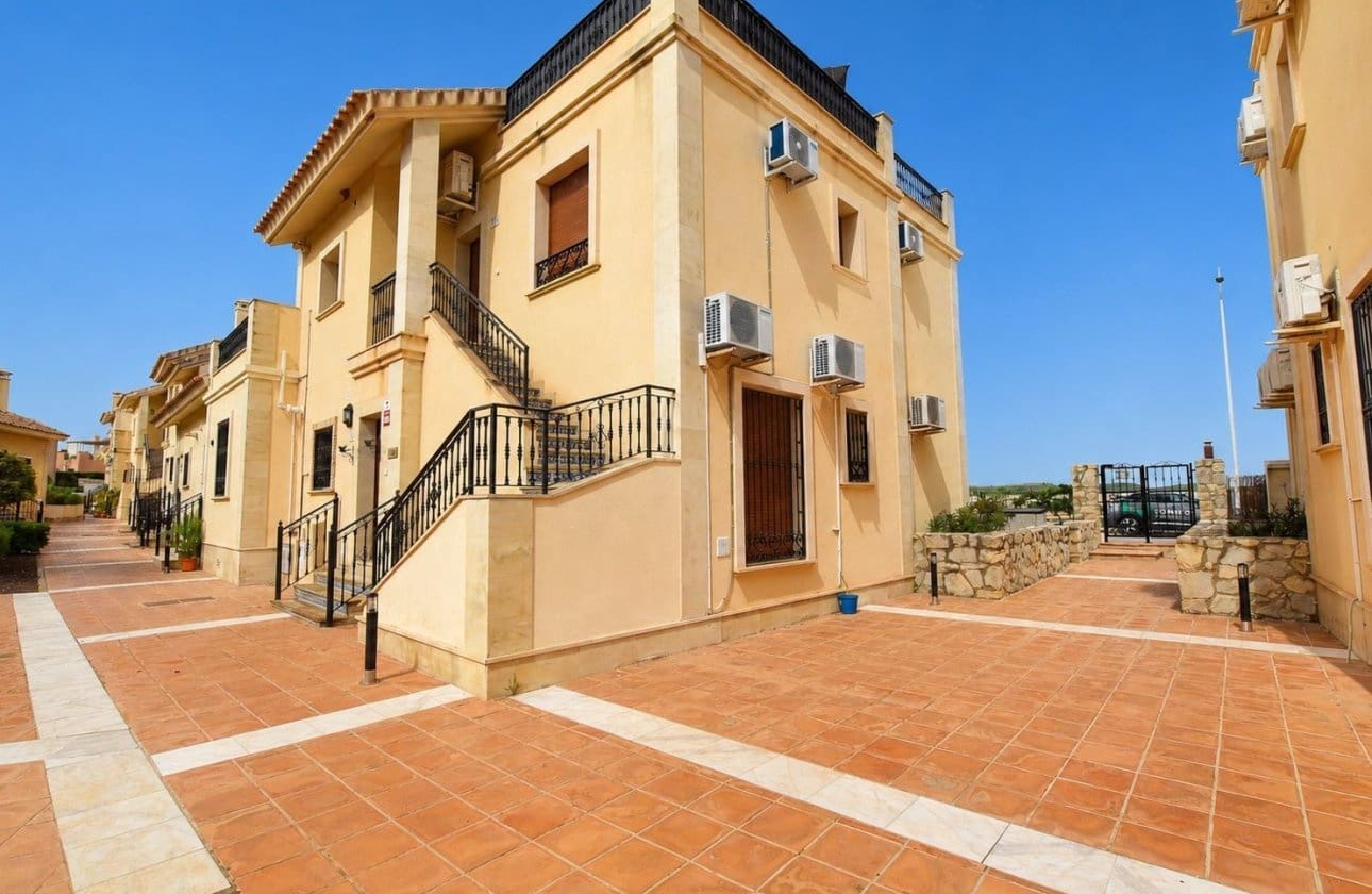 2 bedroom Apartment for sale in Algorfa with pool - € 210,000 (Ref: 9861347)