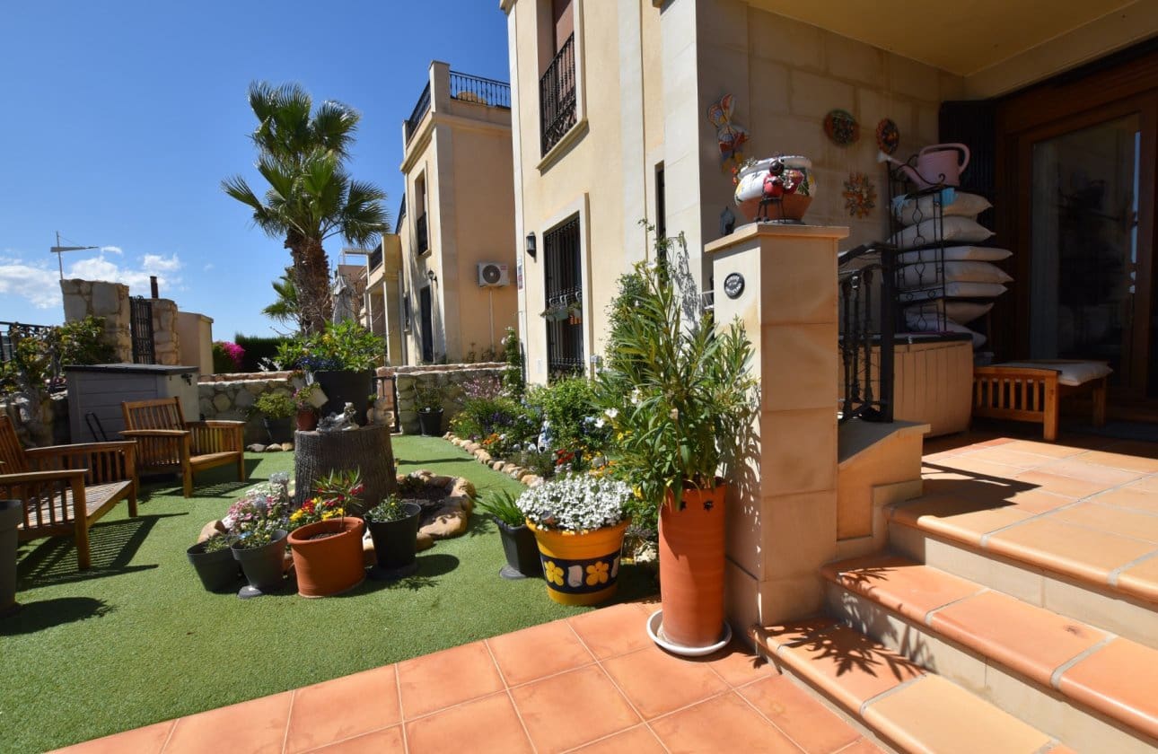 2 bedroom Apartment for sale in Algorfa with pool - € 210,000 (Ref: 9861347)