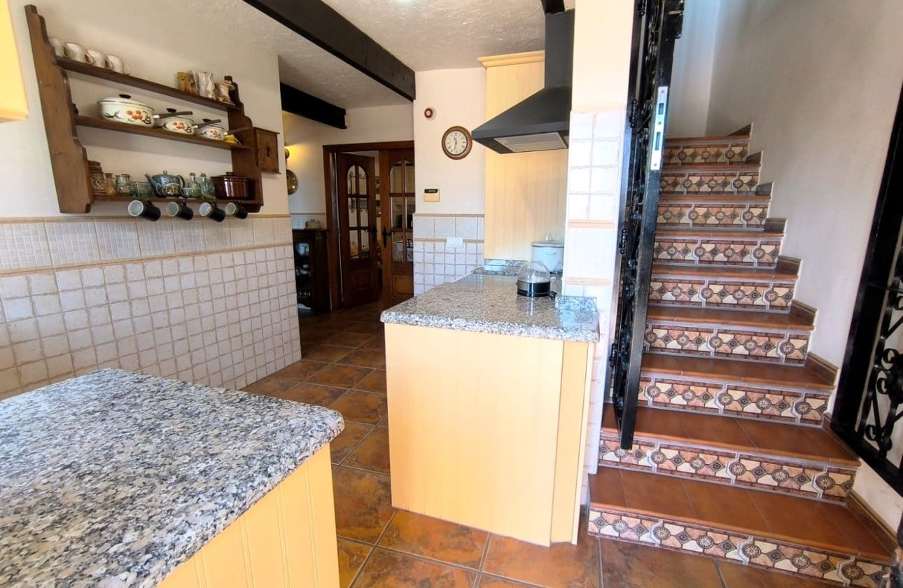 4 Zimmer Finca/Landgut zu verkaufen in Albatera - 345.000 € (Ref: 9877126)