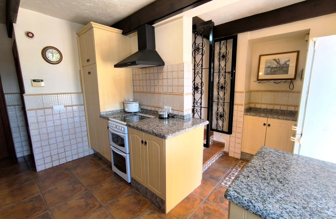 4 Zimmer Finca/Landgut zu verkaufen in Albatera - 345.000 € (Ref: 9877126)
