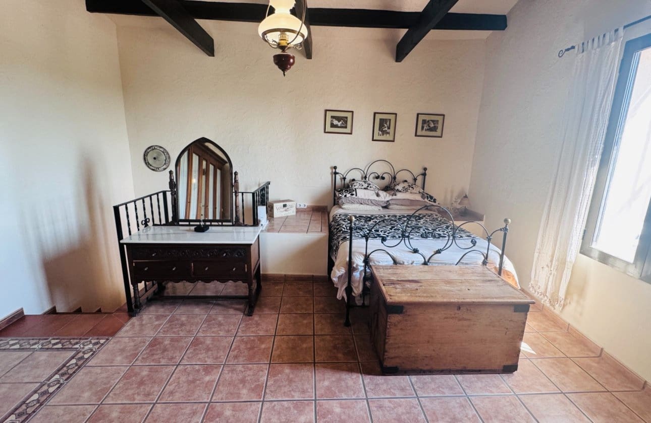 4 Zimmer Finca/Landgut zu verkaufen in Albatera - 345.000 € (Ref: 9877126)