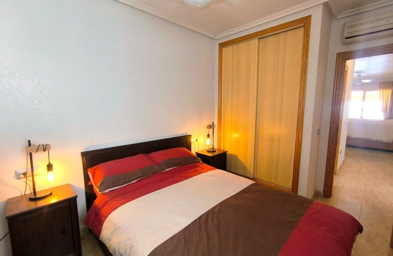 2 bedroom Apartment for sale in Orihuela with pool - € 90,000 (Ref: 9921178)