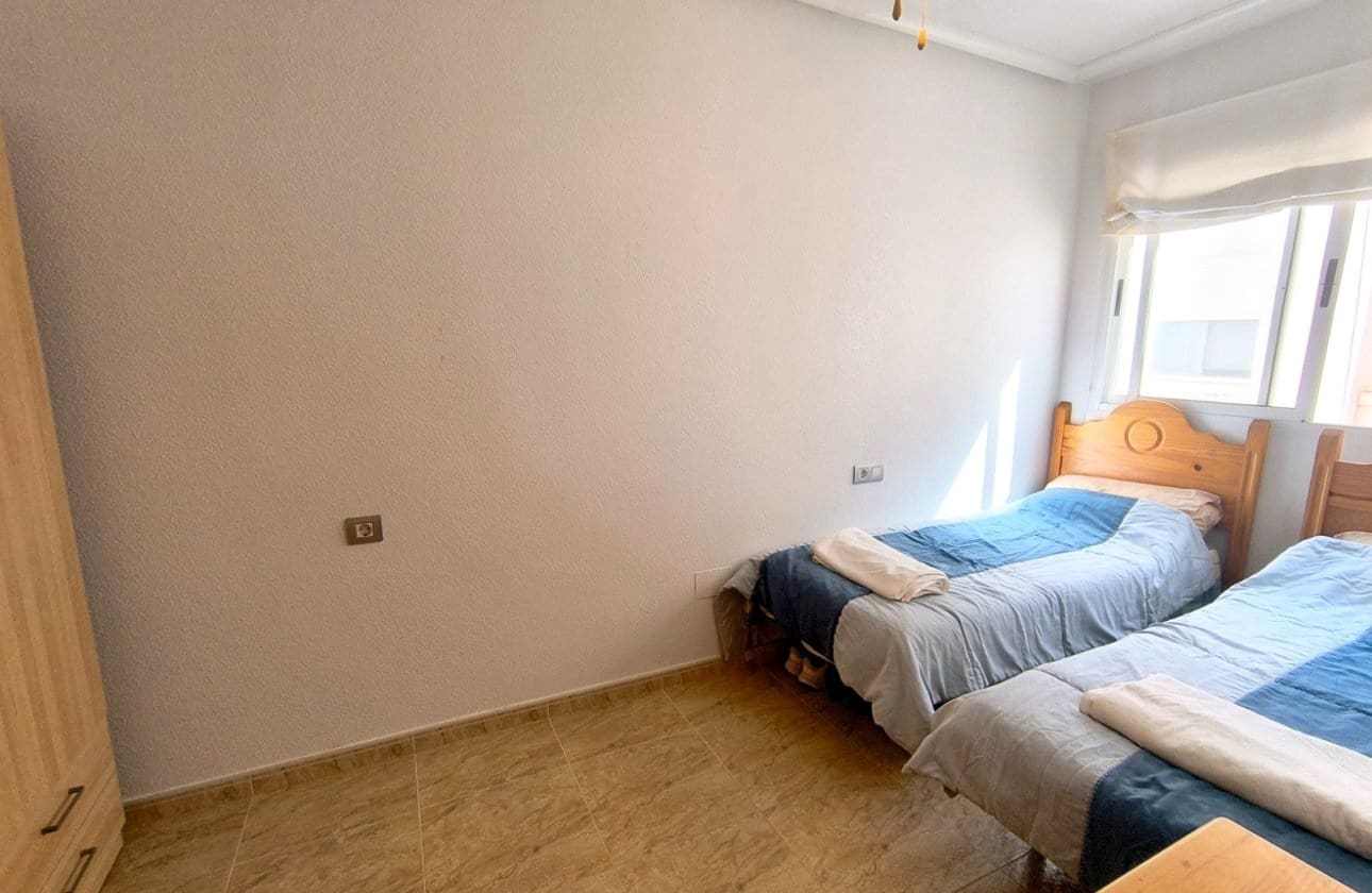 2 bedroom Apartment for sale in Orihuela with pool - € 90,000 (Ref: 9921178)