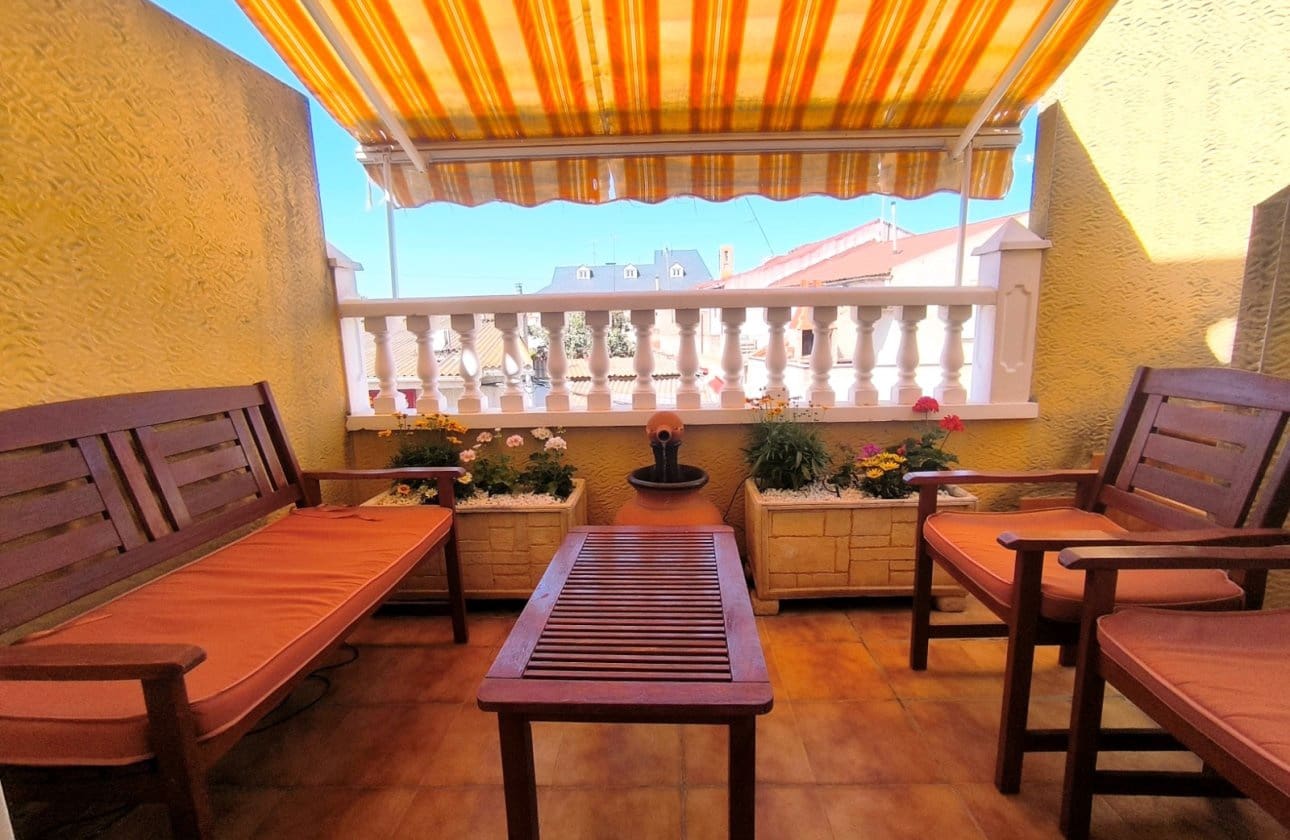 2 bedroom Apartment for sale in Orihuela with pool - € 90,000 (Ref: 9921178)