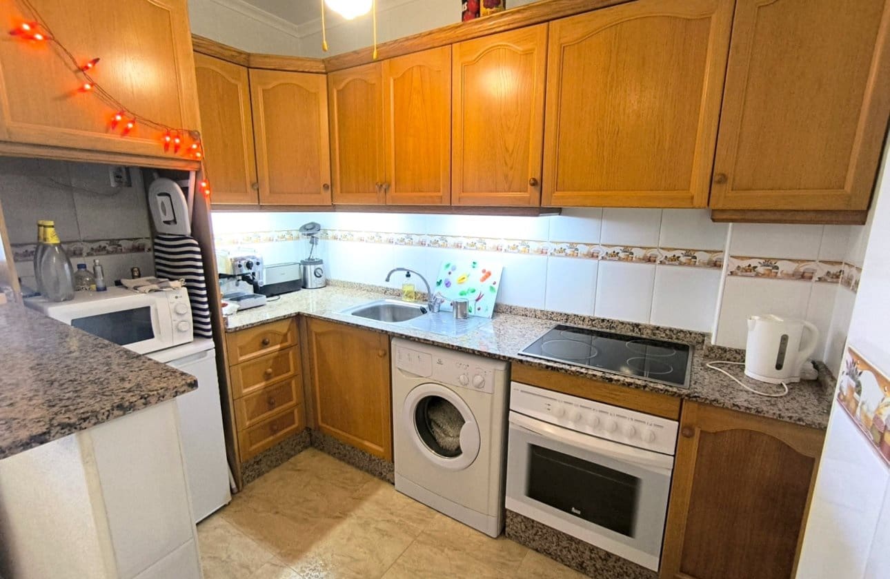 2 bedroom Apartment for sale in Orihuela with pool - € 90,000 (Ref: 9921178)