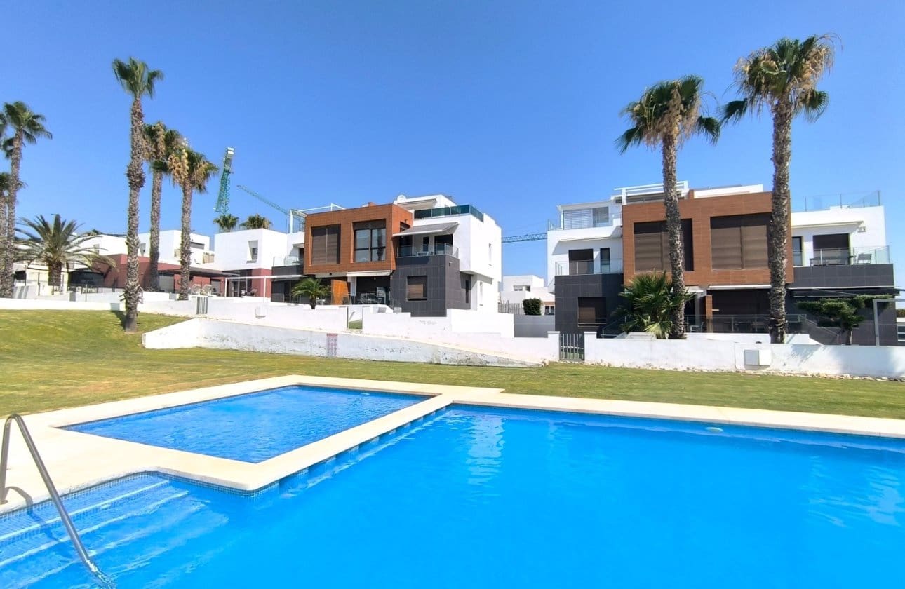 2 soveværelse Lejlighed til salg i Algorfa med swimmingpool - € 249.950 (Ref: 9938700)