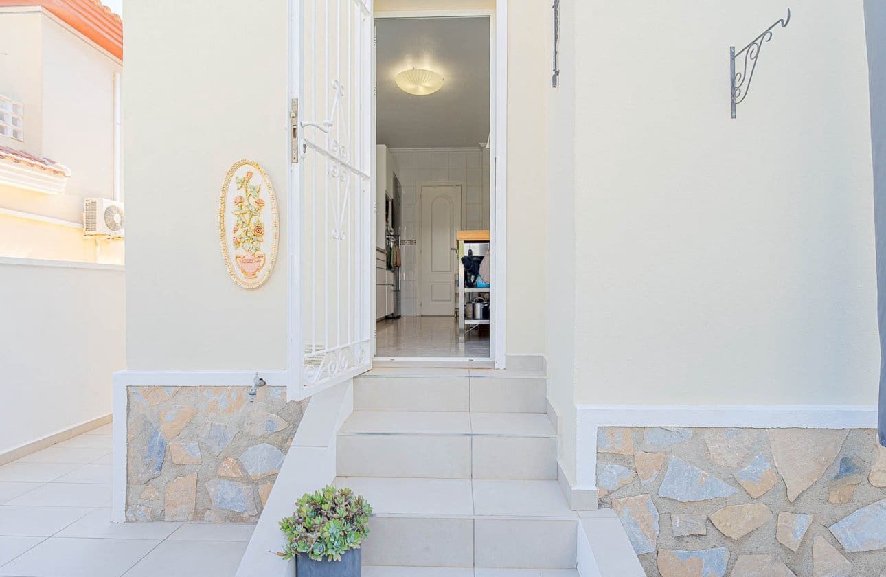 3 bedroom Townhouse for sale in Dona Pepa with pool - € 285,000 (Ref: 9972249)