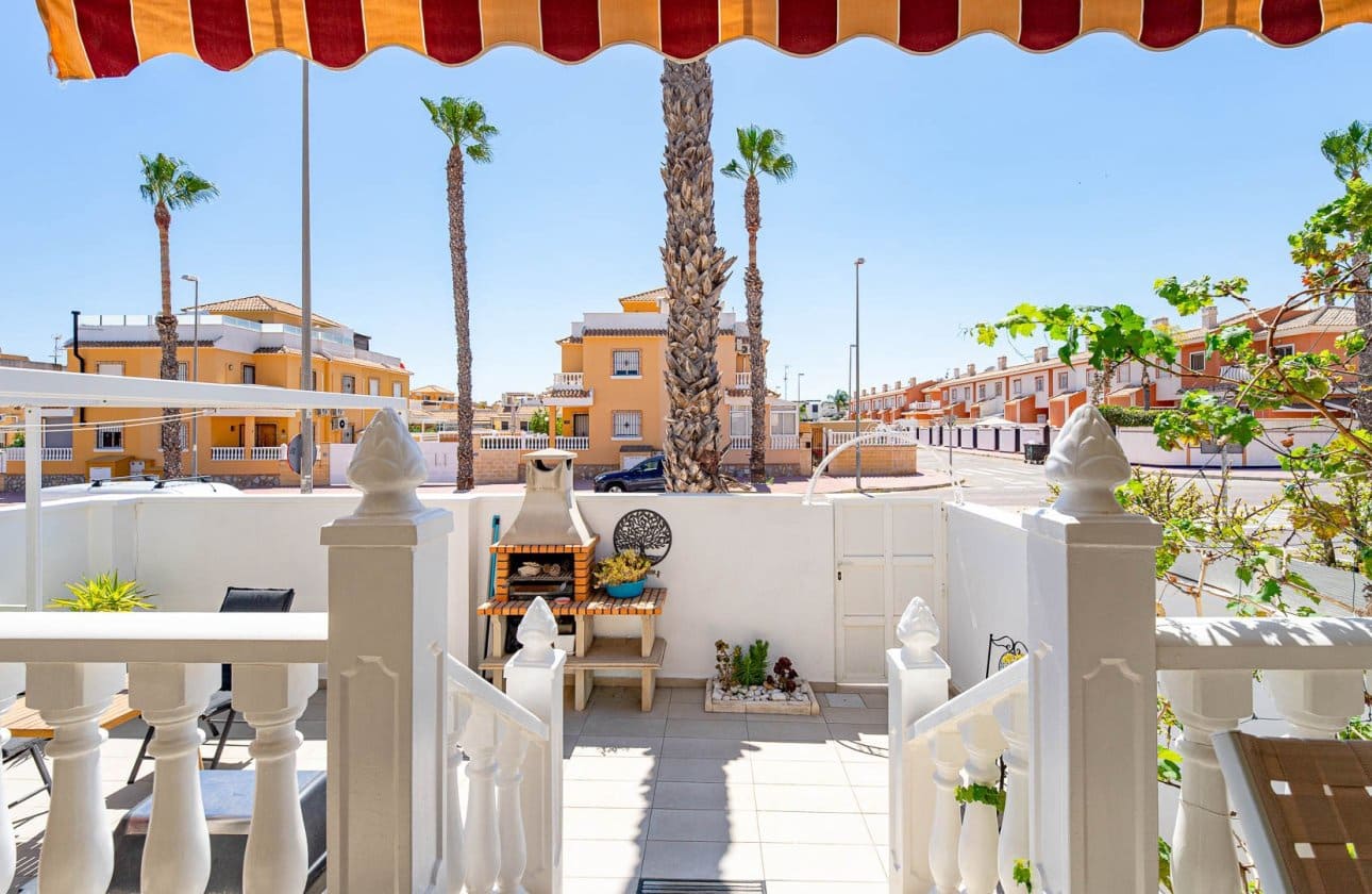 3 bedroom Townhouse for sale in Dona Pepa with pool - € 285,000 (Ref: 9972249)