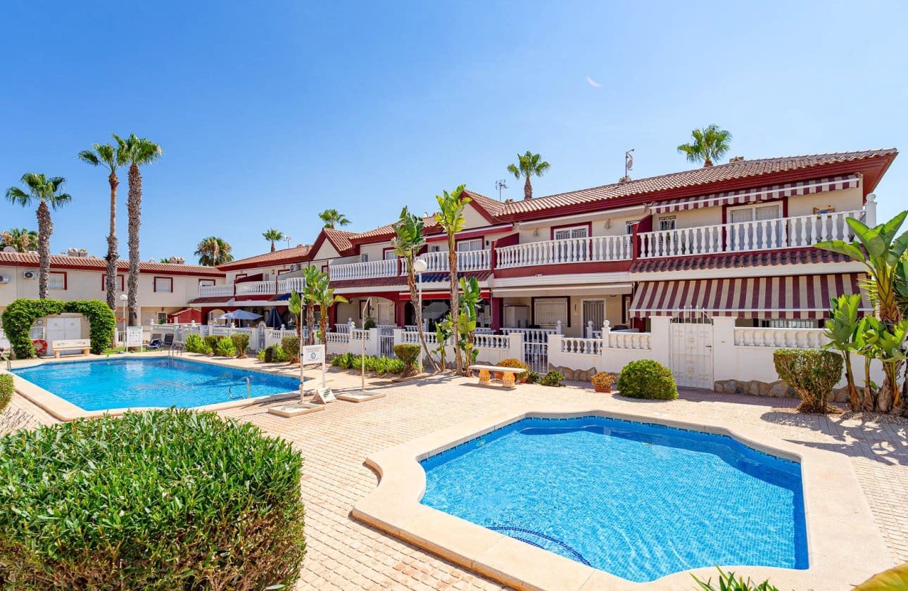 3 bedroom Townhouse for sale in Dona Pepa with pool - € 285,000 (Ref: 9972249)