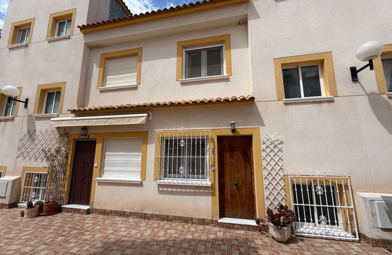 2 bedroom Townhouse for sale in Torremendo with pool - € 119,995 (Ref: 9972252)