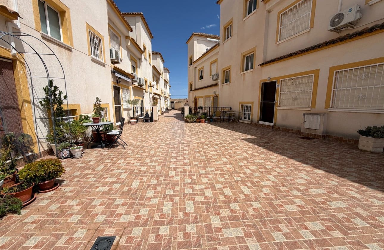 2 bedroom Townhouse for sale in Torremendo with pool - € 119,995 (Ref: 9972252)