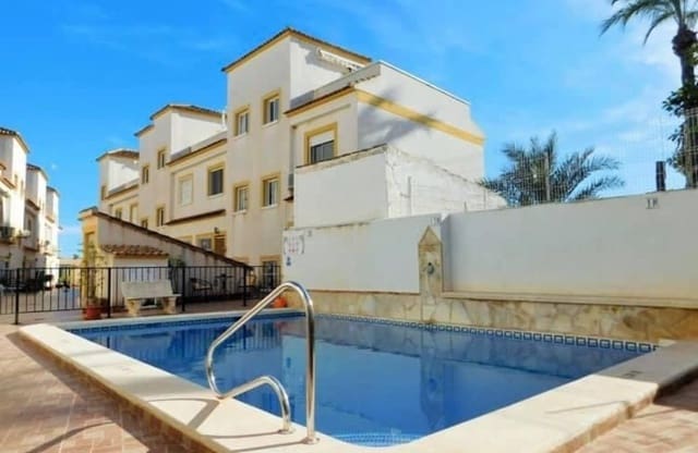 2 soveværelse Byhus til salg i Torremendo, Orihuela med swimmingpool - € 119.995 (Ref: 9972252)