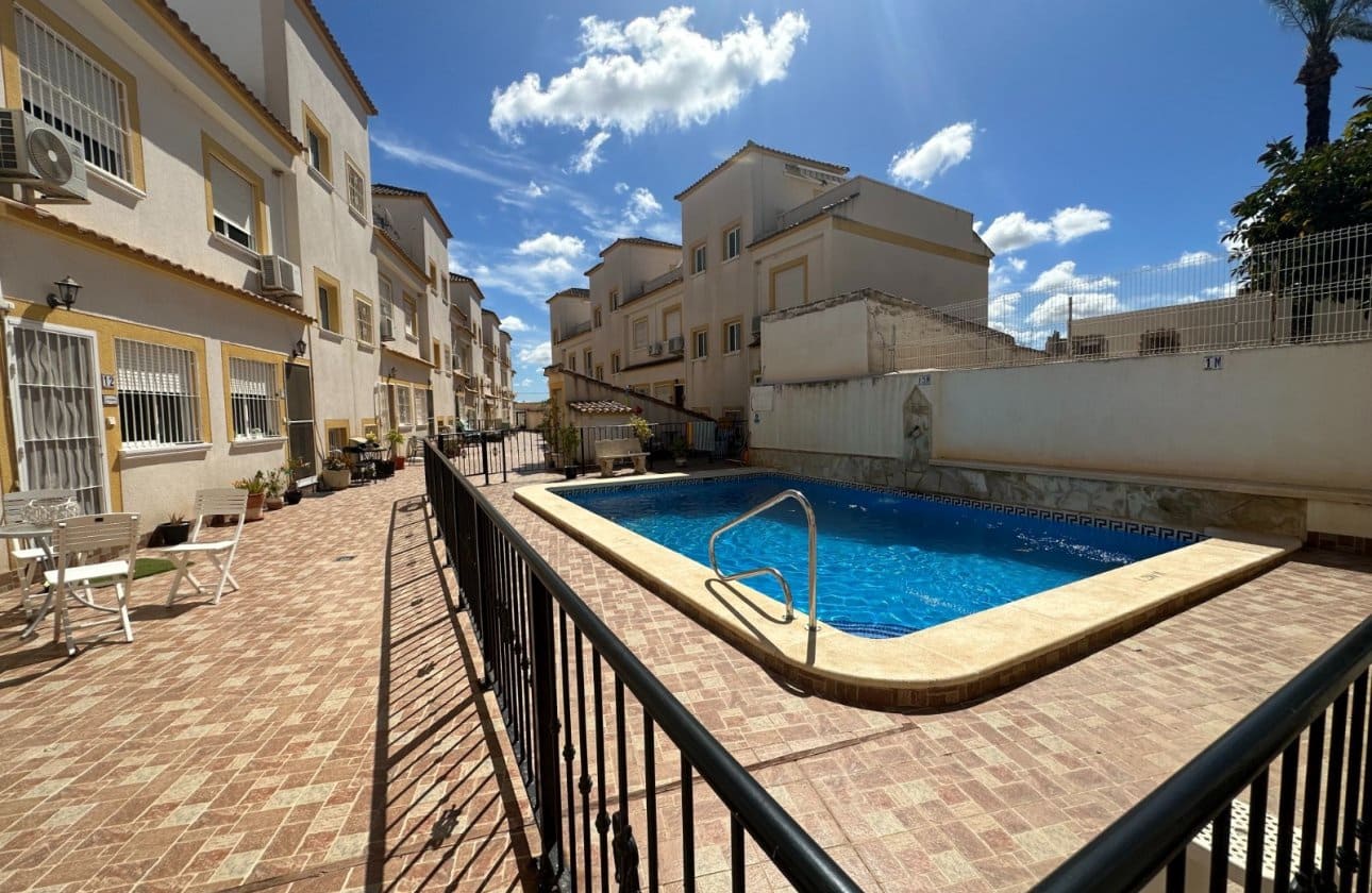 2 bedroom Townhouse for sale in Torremendo with pool - € 119,995 (Ref: 9972252)