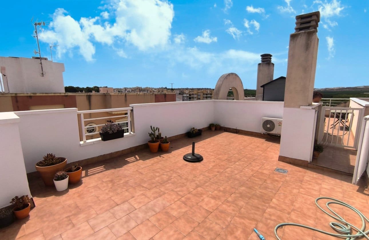 2 soveværelse Lejlighed til salg i Algorfa med swimmingpool - € 129.950 (Ref: 9972253)