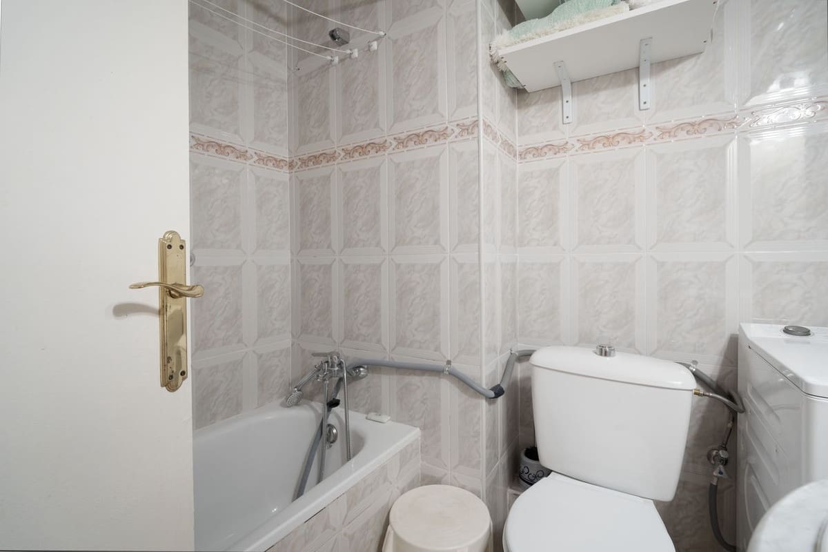 1 sypialnia Apartament na sprzedaż w Benalmadena Costa z basenem garażem - 210 000 € (Ref: 10018210)