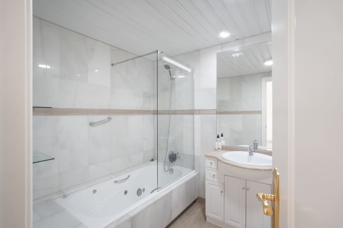Ático de 3 habitaciones en Benalmadena Costa en venta con piscina - 840.000 € (Ref: 10054620)