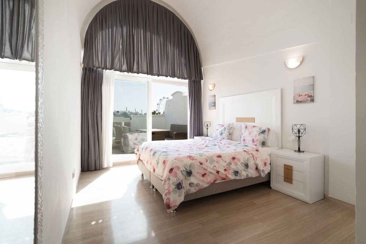 Ático de 3 habitaciones en Benalmadena Costa en venta con piscina - 840.000 € (Ref: 10054620)