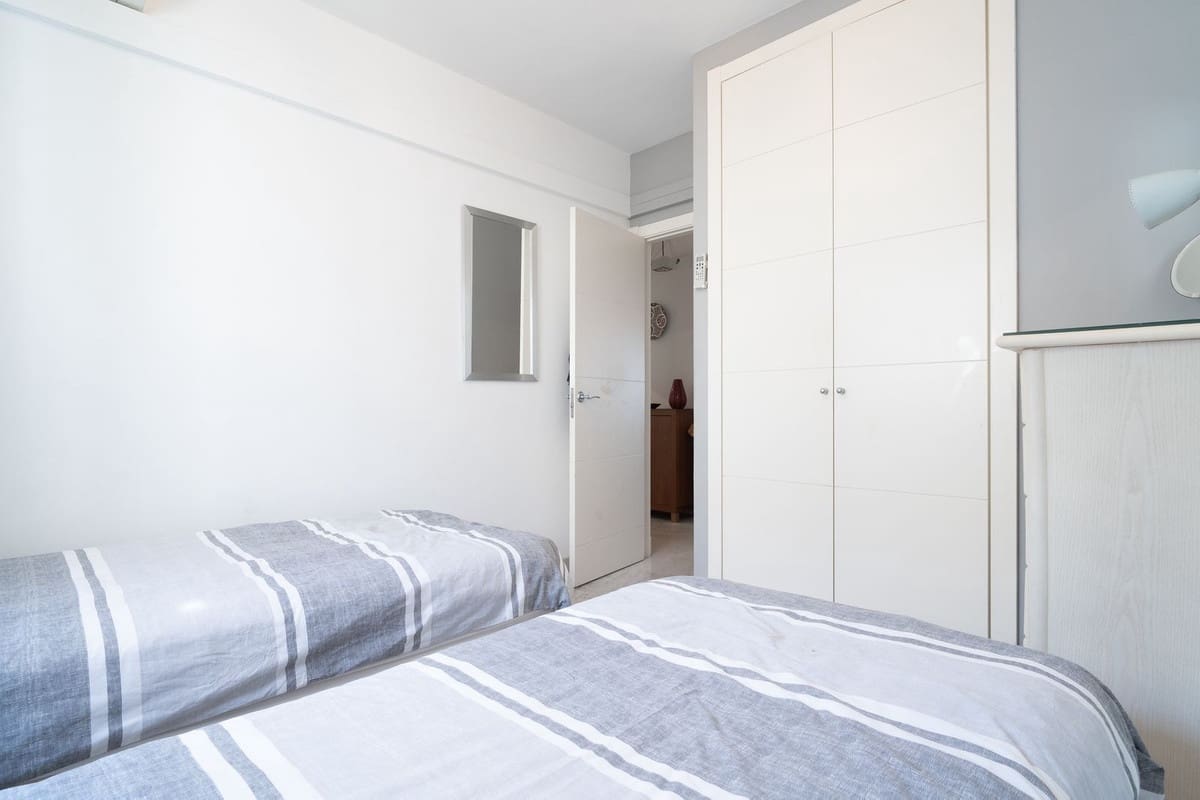 Apartamento de 2 habitaciones en Benalmadena Costa en venta con piscina garaje - 375.000 € (Ref: 10074880)