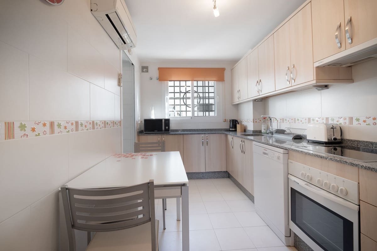 Apartamento de 2 habitaciones en Benalmadena Costa en venta con piscina garaje - 375.000 € (Ref: 10074880)