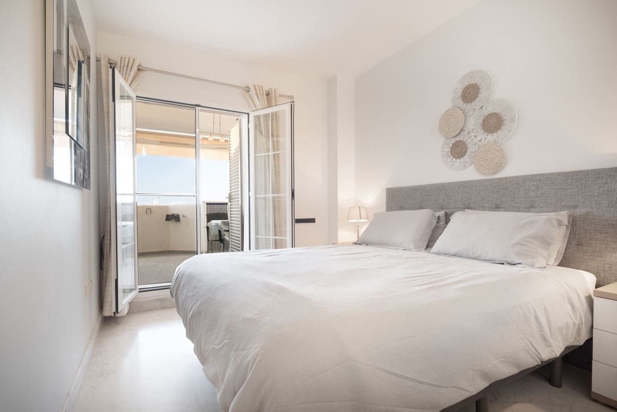 Apartamento de 2 habitaciones en Benalmadena Costa en venta con piscina garaje - 375.000 € (Ref: 10074880)