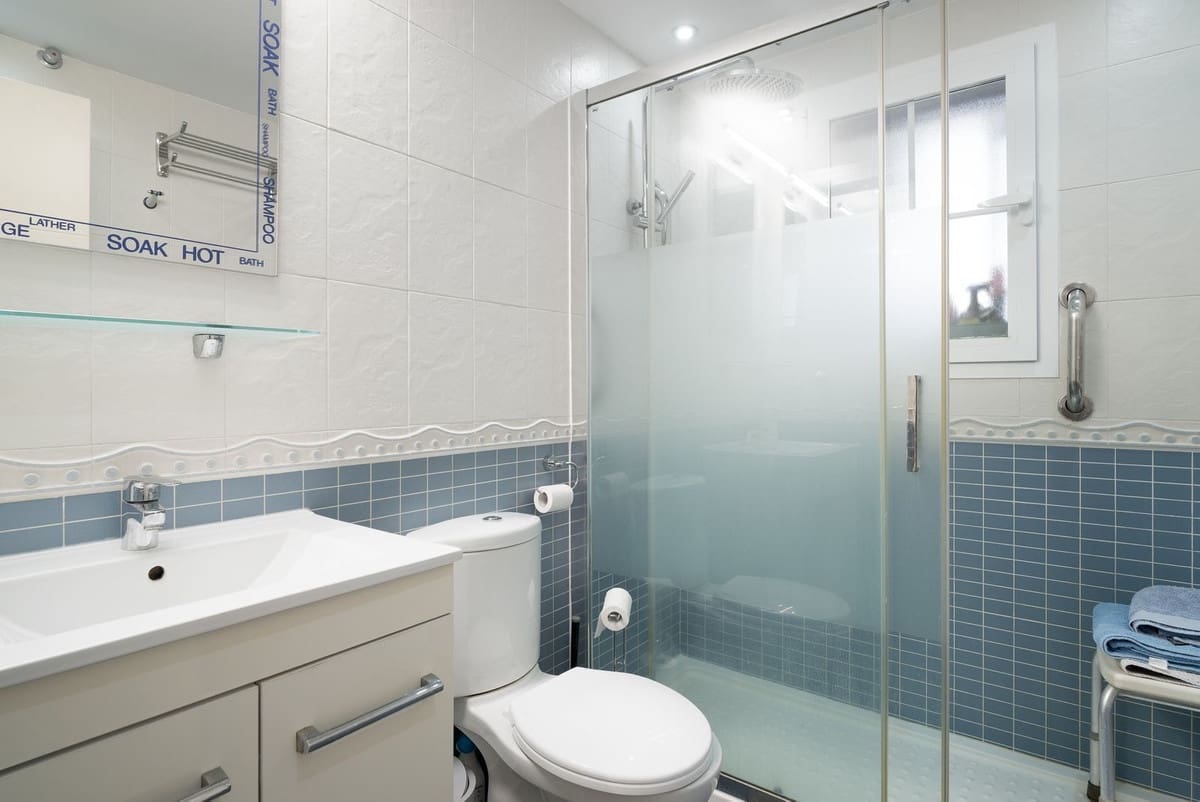 Apartamento de 2 habitaciones en Benalmadena Costa en venta con piscina garaje - 375.000 € (Ref: 10074880)