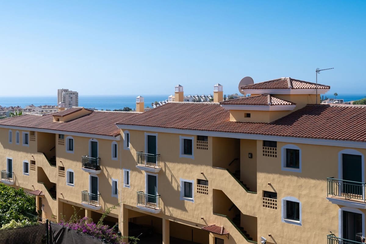 Apartamento de 2 habitaciones en Benalmadena Costa en venta con piscina garaje - 375.000 € (Ref: 10074880)