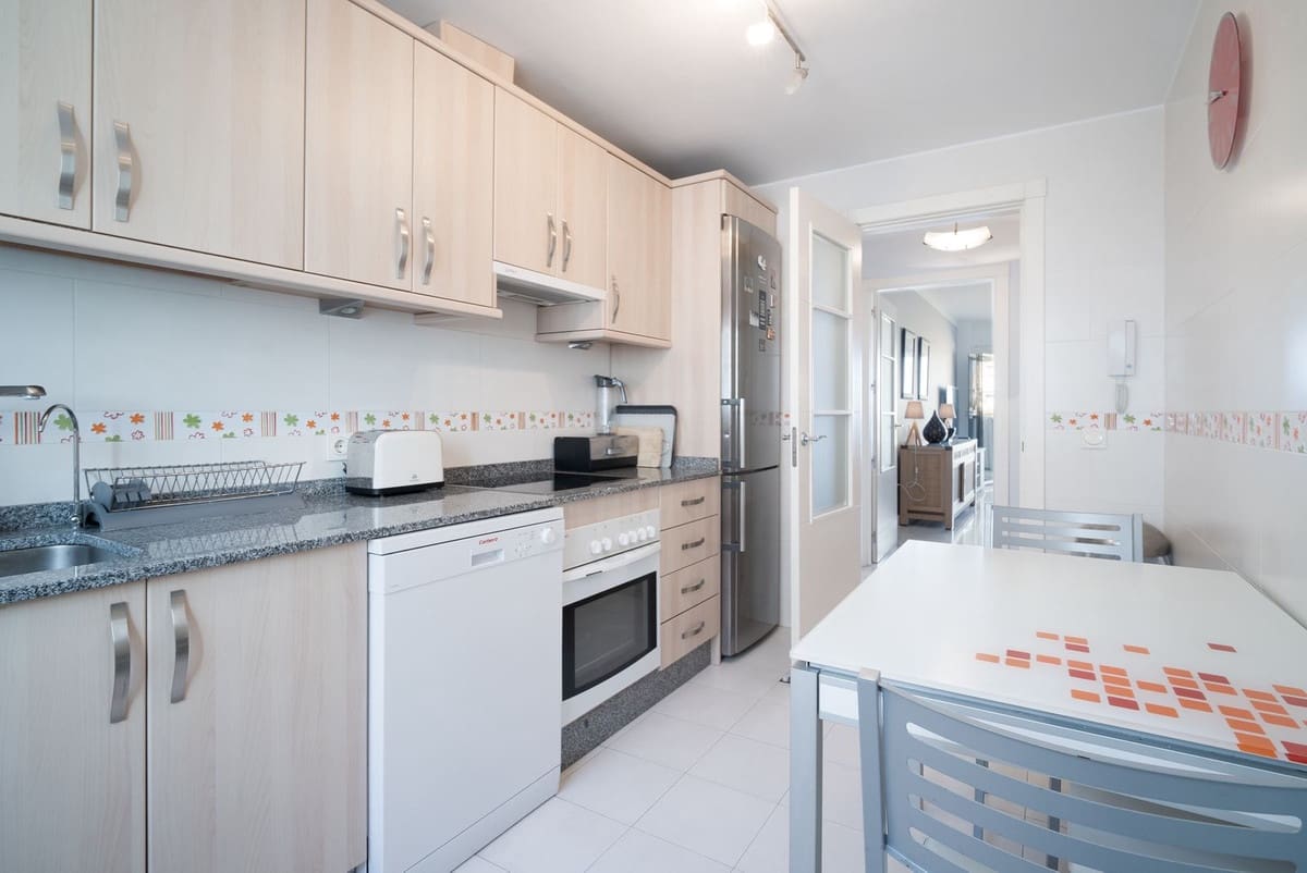 Apartamento de 2 habitaciones en Benalmadena Costa en venta con piscina garaje - 375.000 € (Ref: 10074880)