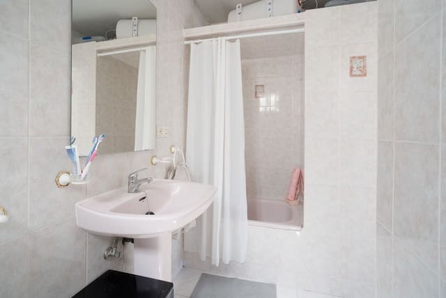 1 soveværelse Lejlighed til salg i Benalmadena Costa, Benalmádena med swimmingpool - € 225.000 (Ref: 10077576)