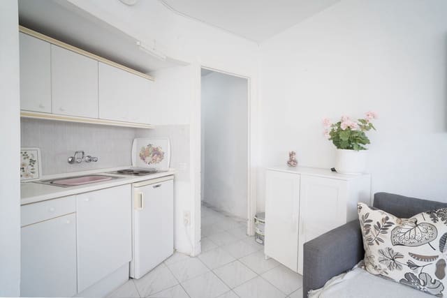 1 soveværelse Lejlighed til salg i Benalmadena Costa, Benalmádena med swimmingpool - € 225.000 (Ref: 10077576)