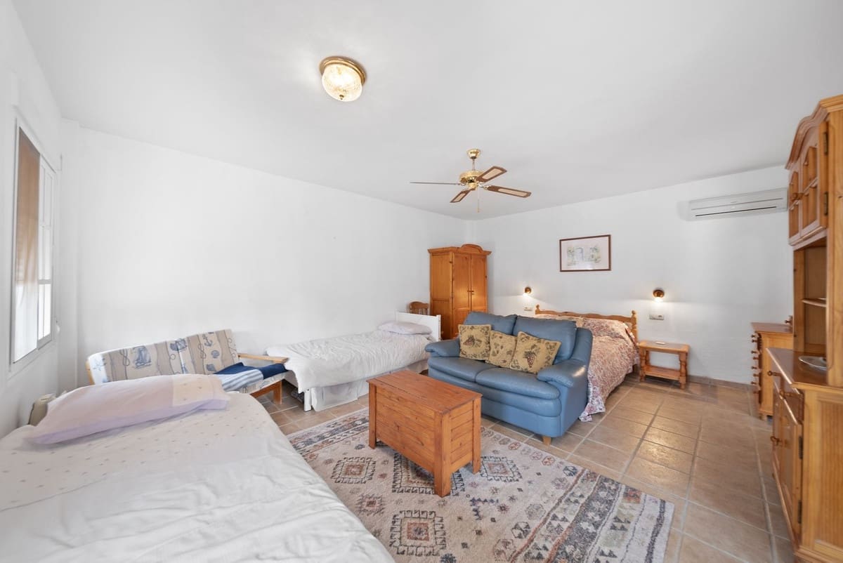 4 soveværelse Villa til salg i Almogia med swimmingpool garage - € 337.500 (Ref: 8542017)