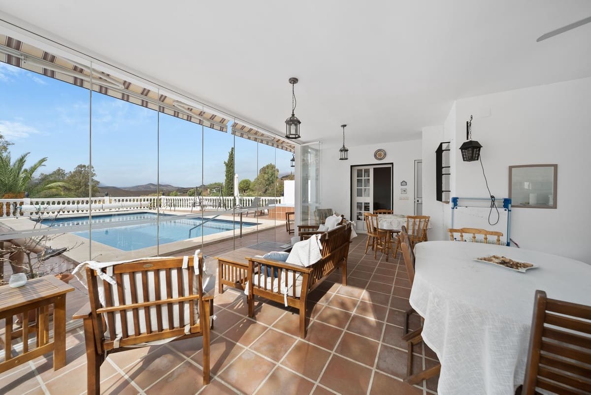 4 soveværelse Villa til salg i Almogia med swimmingpool garage - € 337.500 (Ref: 8542017)