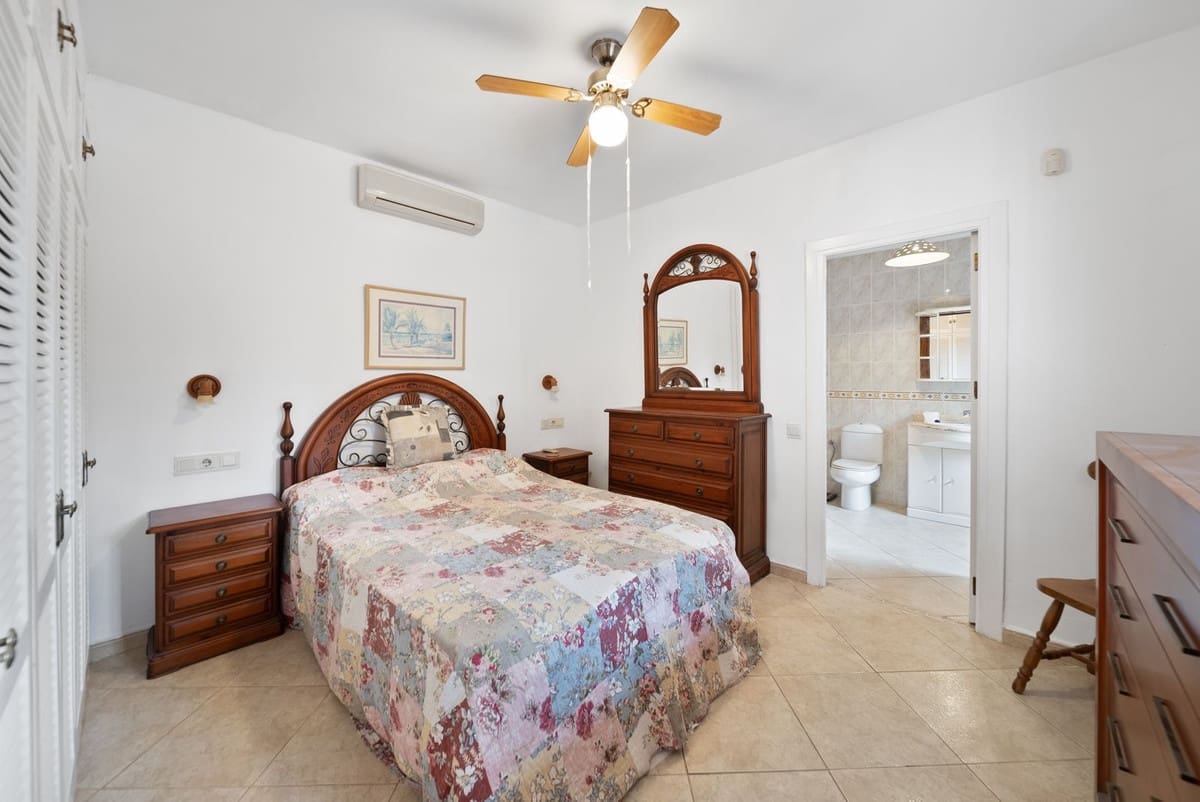 4 soveværelse Villa til salg i Almogia med swimmingpool garage - € 337.500 (Ref: 8542017)