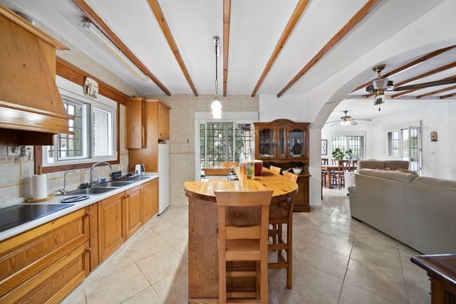 4 sypialnia Willa na sprzedaż w Almogía z basenem garażem - 337 500 € (Ref: 8542017)