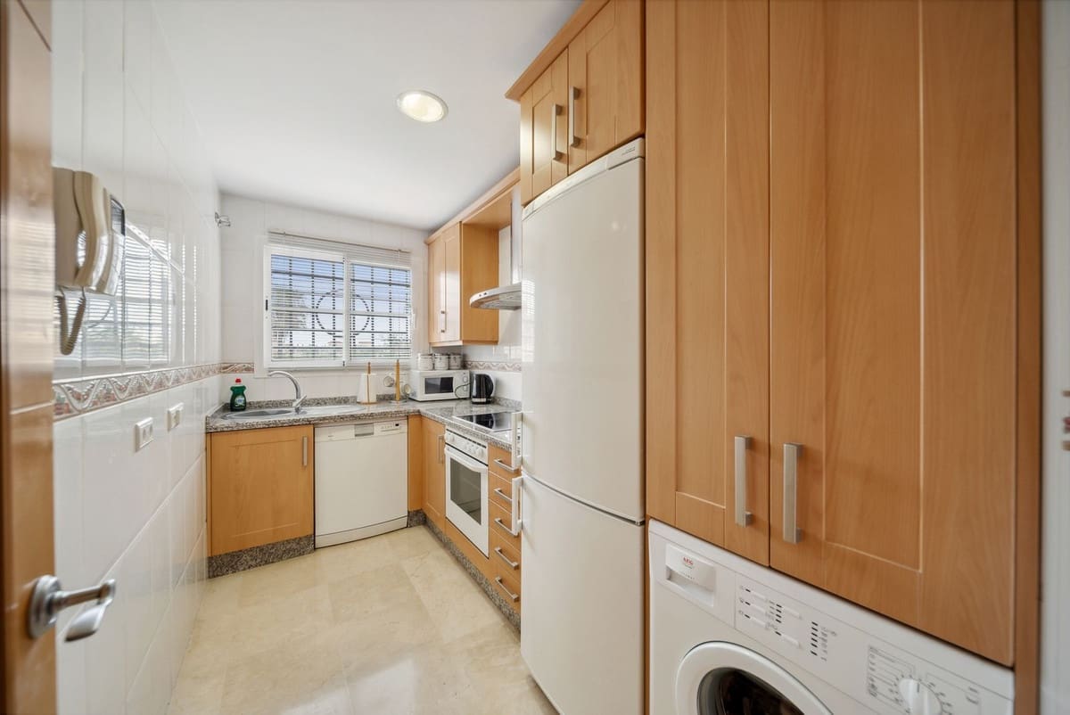 2 sypialnia Apartament na sprzedaż w Benalmadena Costa z basenem garażem - 287 500 € (Ref: 9057376)