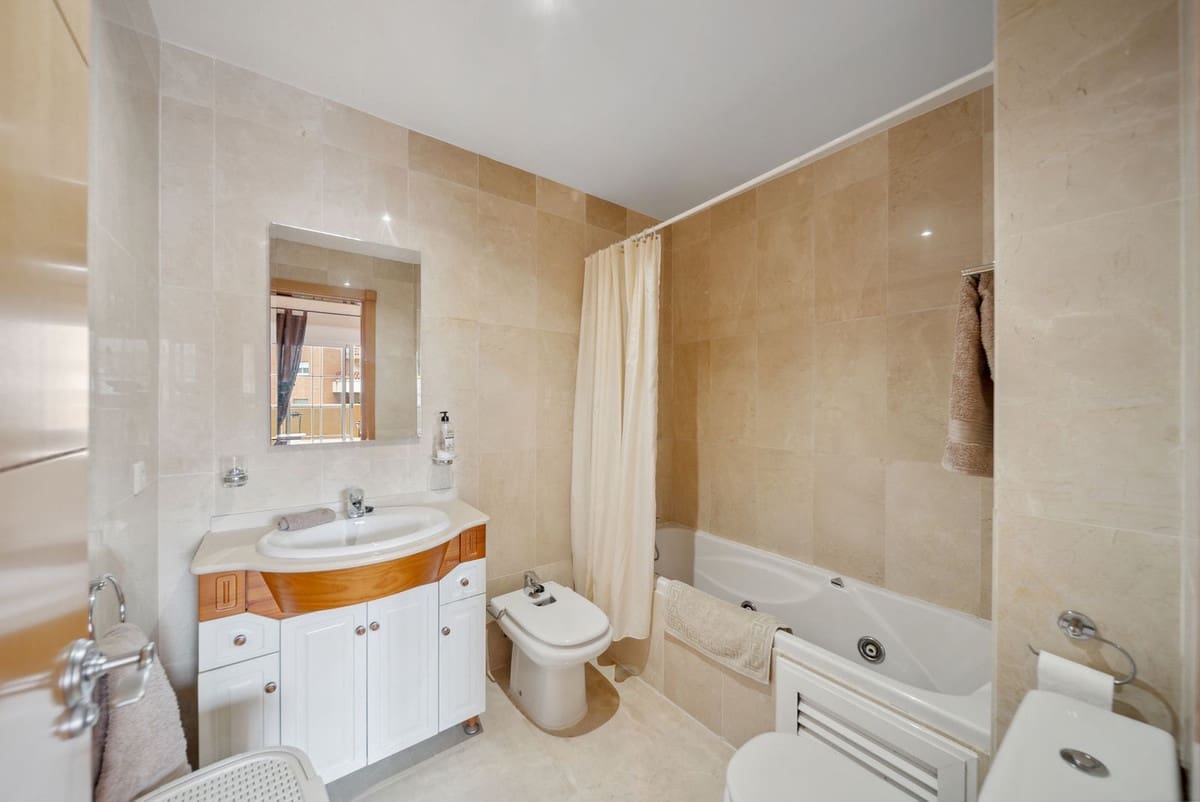 2 sypialnia Apartament na sprzedaż w Benalmadena Costa z basenem garażem - 287 500 € (Ref: 9057376)