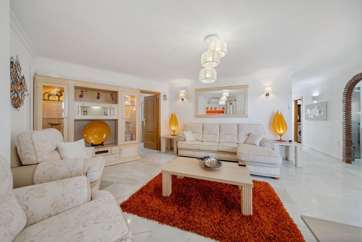 2 Zimmer Apartment zu verkaufen in Benalmadena Costa mit Pool - 360.000 € (Ref: 9096290)