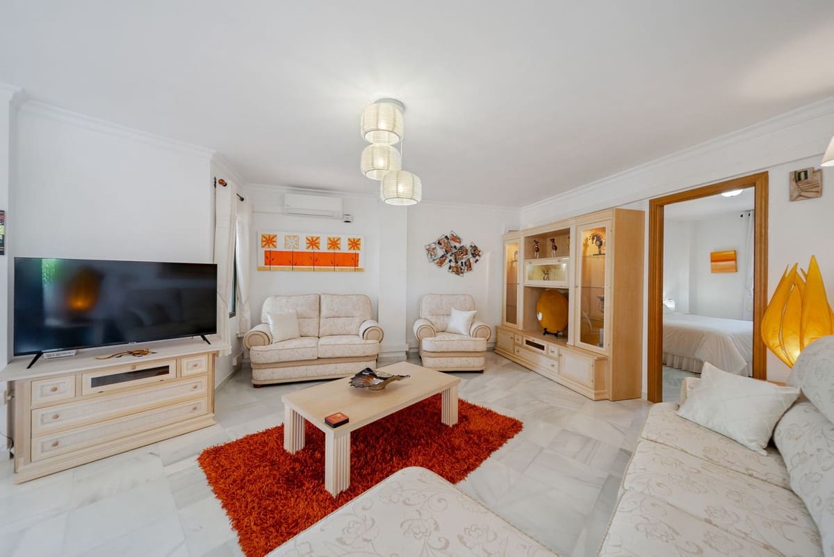 2 Zimmer Apartment zu verkaufen in Benalmadena Costa mit Pool - 360.000 € (Ref: 9096290)