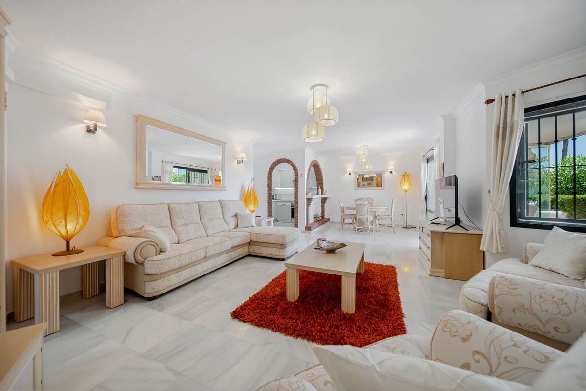 2 Zimmer Apartment zu verkaufen in Benalmadena Costa mit Pool - 360.000 € (Ref: 9096290)