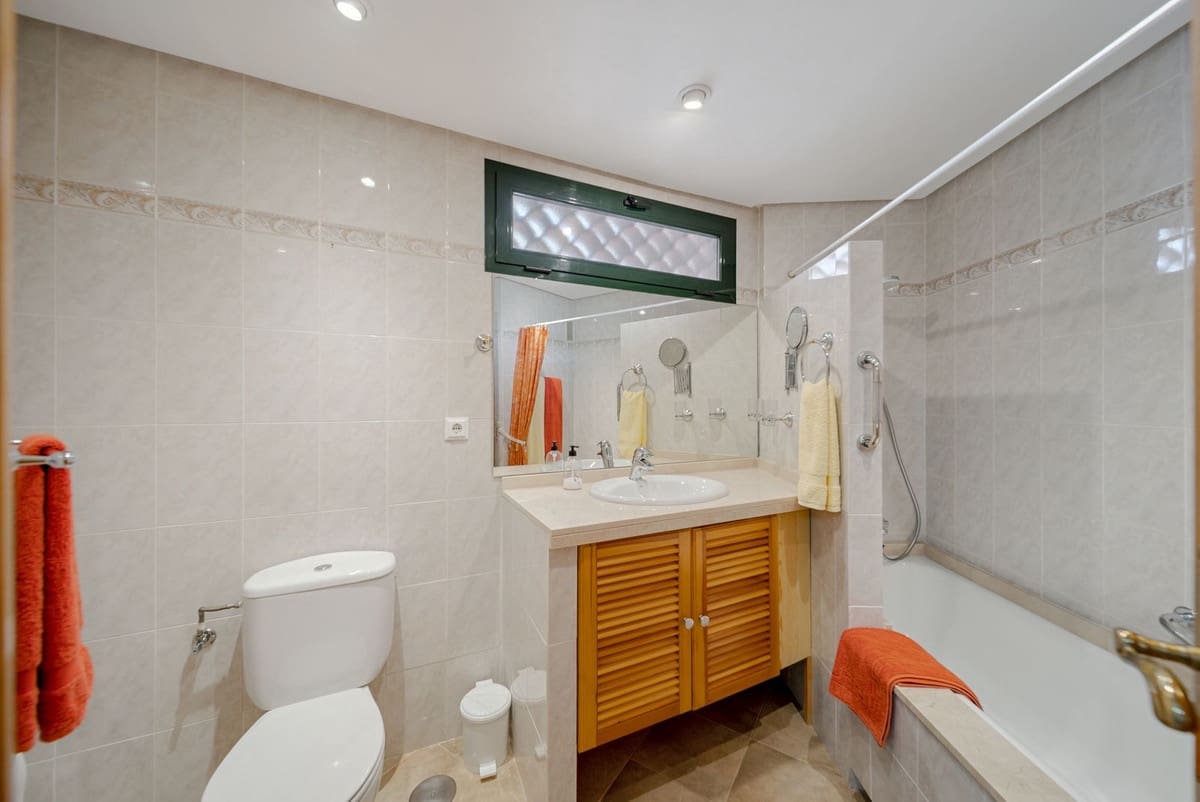 2 Zimmer Apartment zu verkaufen in Benalmadena Costa mit Pool - 360.000 € (Ref: 9096290)