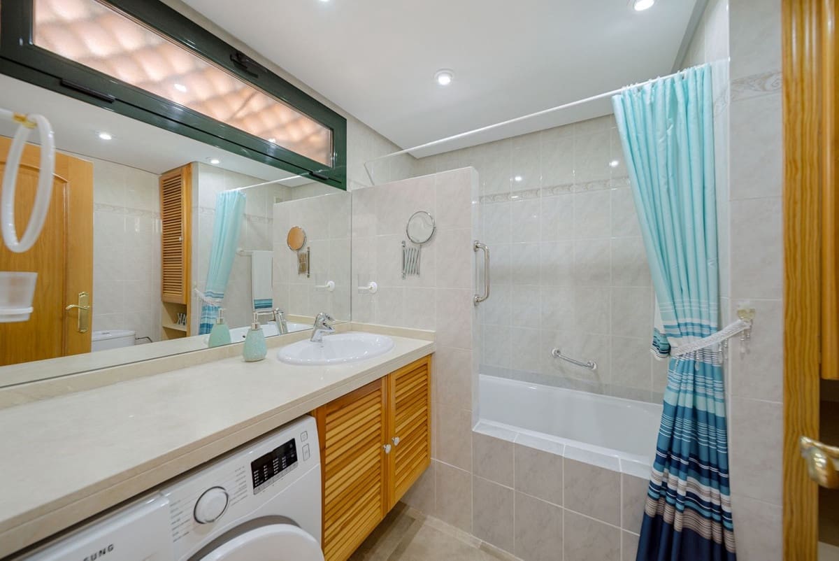 2 Zimmer Apartment zu verkaufen in Benalmadena Costa mit Pool - 360.000 € (Ref: 9096290)