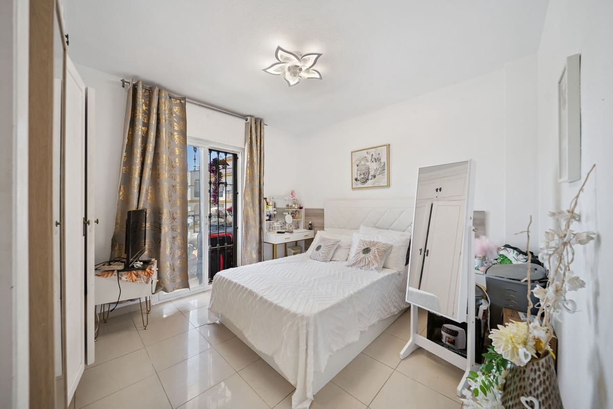 2 bedroom Apartment for sale in Torremolinos with pool - € 345,000 (Ref: 9096291)