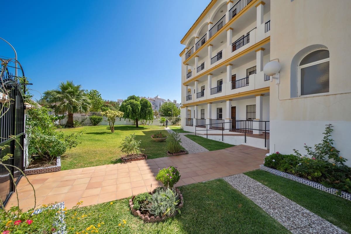 2 bedroom Apartment for sale in Torremolinos with pool - € 345,000 (Ref: 9096291)