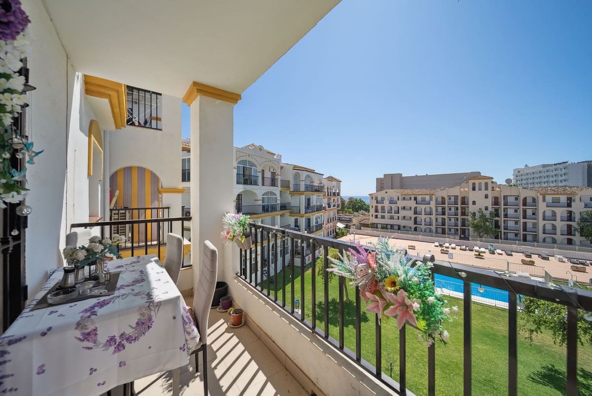 2 bedroom Apartment for sale in Torremolinos with pool - € 345,000 (Ref: 9096291)