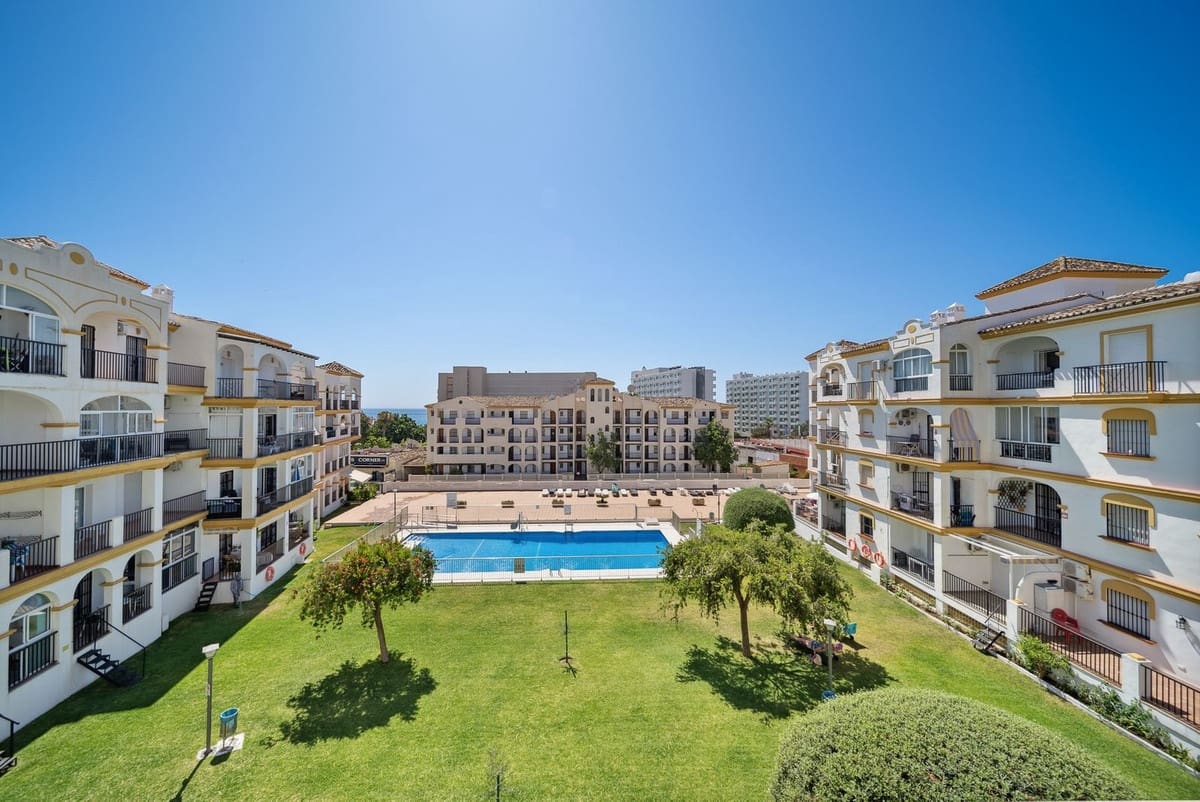 2 bedroom Apartment for sale in Torremolinos with pool - € 345,000 (Ref: 9096291)